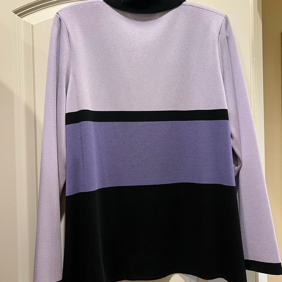 Cardigan. Light weight machine washable  does not wrinkle. Perfect condition - Picture 3 of 4